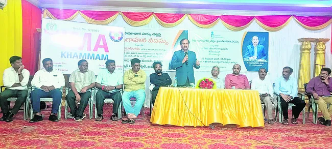 సమాచారం అడిగే హక్కు అందరికీ ఉంది
