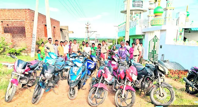 జిల్లా వ్యాప్తంగా పోలీసుల తనిఖీలు 