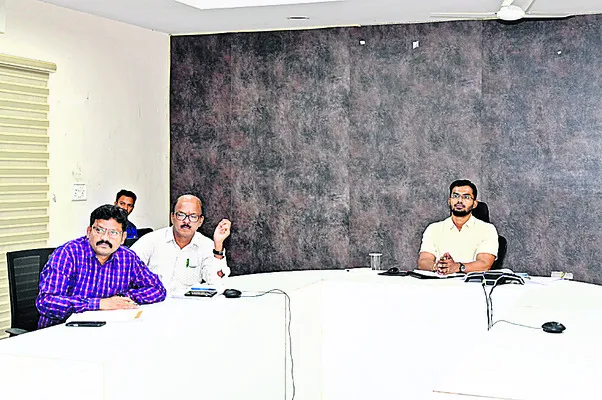 ప్రభుత్వ భవనాలపై సోలార్‌ పవర్‌ ప్లాంట్లు