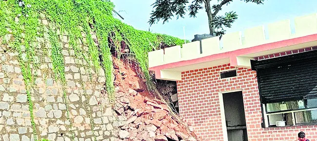 కూలిన