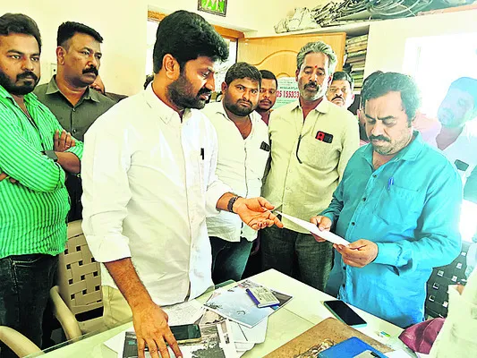 వైఎస్సార్ సీపీ వారిని వేధించడమే జేసీ పని