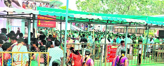 ఒక్క రూమ్‌ ప్లీజ్‌