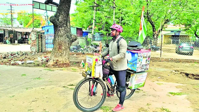 పర్యావరణంపై అవగాహన కల్పిస్తూ..