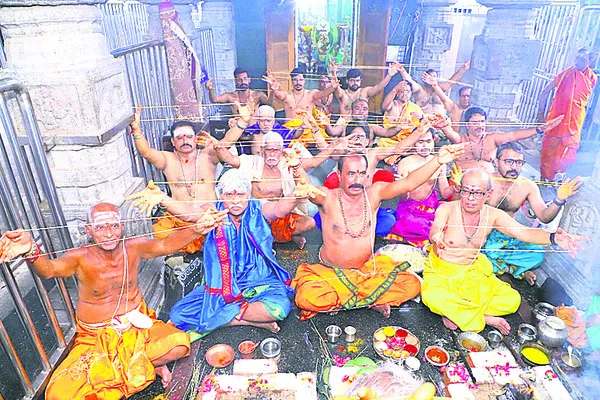 వైభవంగా యజ్ఞోపవీతధారణ