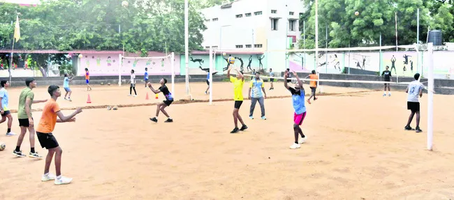 ఔత్సాహికులకు వరం.. వాలీబాల్ అకాడమీ