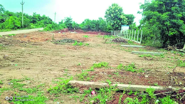 పట్టాదారులు.. ముగ్గురు