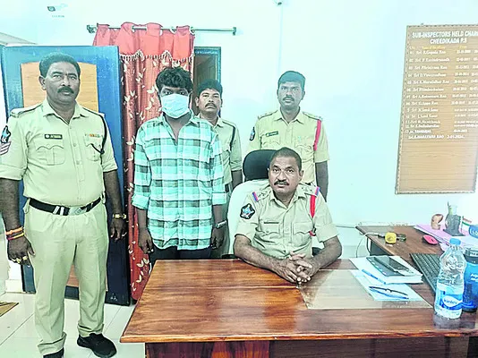 వృద్ధురాలి హత్యకేసులో నిందితుడు అరెస్టు 
