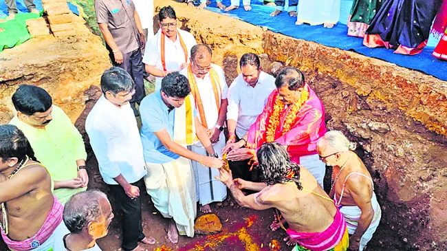 సింహగిరిపై రూ.3 కోట్లతో శాశ్వత షెడ్