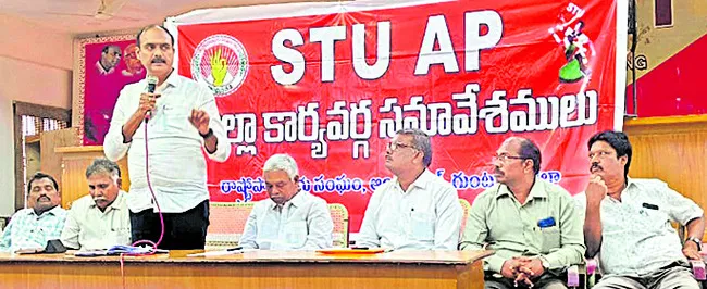 హామీల అమలు ఎప్పుడో చెప్పాలి