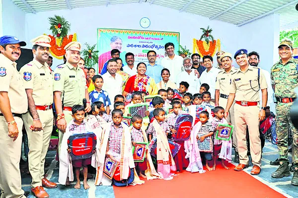 విద్యార్థుల జీవితాల్లో వెలుగులు నింపాలి