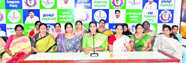 రాష్ట్రంలో మహిళలకు రక్షణ కరువు 