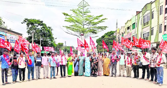 బీసీ రిజర్వేషన్ల బిల్లును ఆమోదించాలి