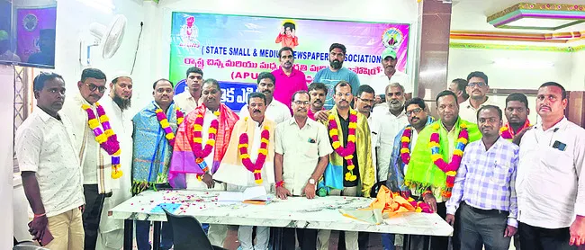 ఐక్య ఉద్యమాలతోనే జర్నలిస్టుల సమస్యల పరిష్కారం 
