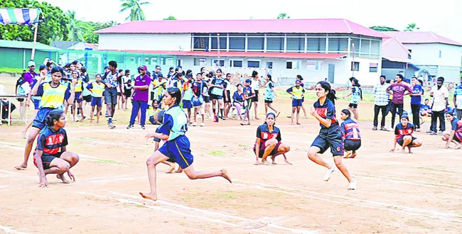 హోరాహోరీగా అంతర్రాష్ట్ర ఖోఖో పోటీలు