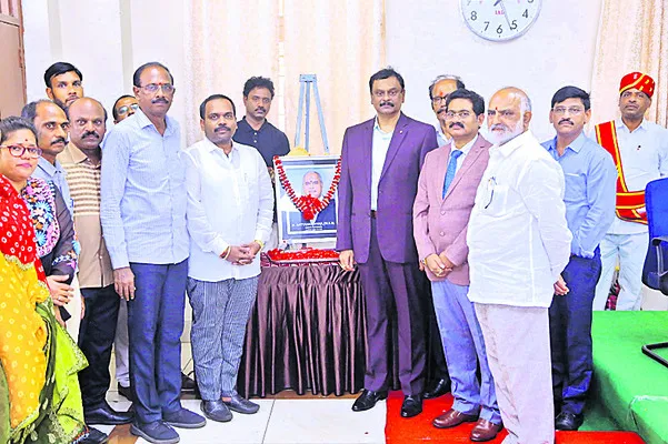 సమర్థ న్యాయవాదులు అవసరం