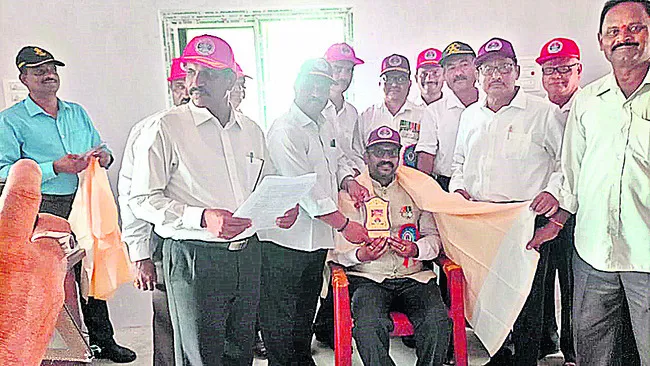 మాజీ సైనికుల నూతన భవనం ప్రారంభం 