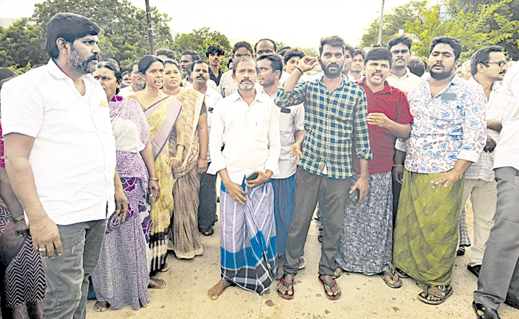 Nallagonduvaripalli Villagers Angry on Officials Over Polling Booth Relocation