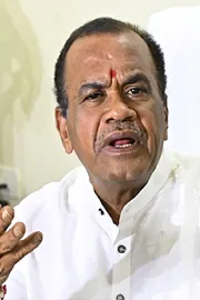 Minster Komati Reddy Venkat Reddy On Tollywood wages Issue8