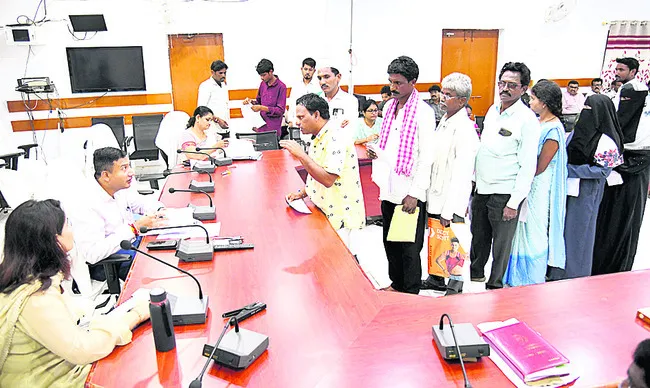 అర్జీలు పెండింగ్లో ఉంచొద్దు