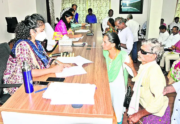 ధర్నాలతో దద్దరిల్లిన కలెక్టరేట్