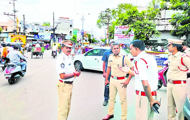 ట్రాఫిక్ సమస్యలు లేకుండా చూడండి