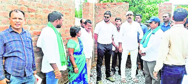 అలా కడితే అప్పుల పాలవుతారు