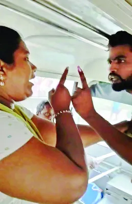 స్టాప్‌లో బస్సు ఆపలేదని గొడవ 
