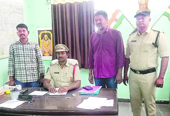 యూట్యూబ్‌ రిపోర్టర్‌ అరెస్ట్‌ 