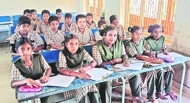 లెఫ్ట్ అయినా రైటే..