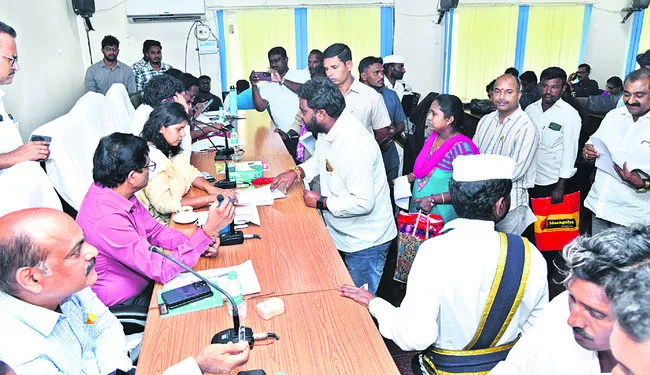 ప్రజావాణి ఫిర్యాదులను పరిష్కరించాలి