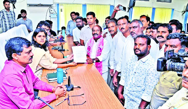 కృష్ణా జలాలు వృథాగా వదిలేస్తున్నారు