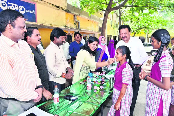 ఆల్బెండజోల్‌ మాత్రలు వేయించాలి  