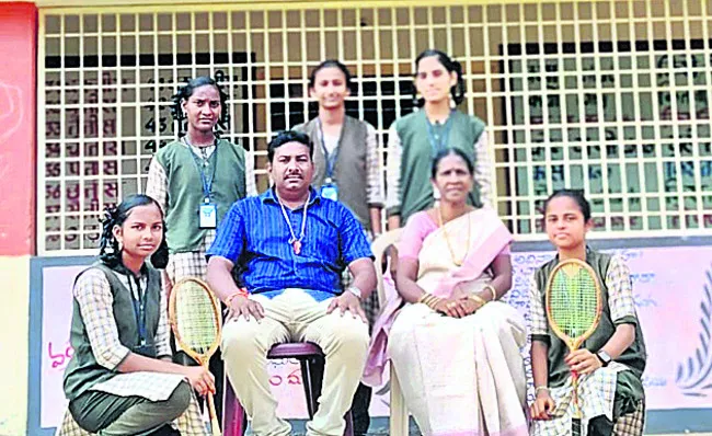 రాష్ట్ర పోటీలకు గుణుపూరుపేట విద్యార్థినులు