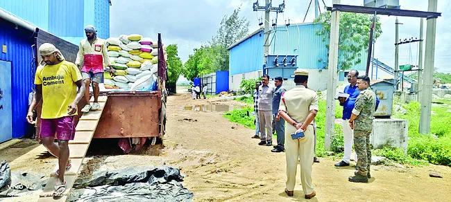 7 లారీల బియ్యం స్వాధీనం