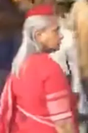 Jaya Bachchan loses cool at man trying to take selfie with her video viral5