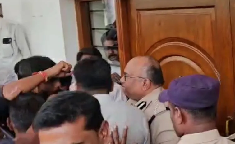 Avinash Reddy Rejects DIG Koya Praveen Security At YSRCP Pulivendula Office