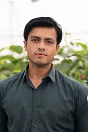 Meet This Young Farmer Grew Avocados on Barren Land in Bhopal, Turns into 1 Cr Business10