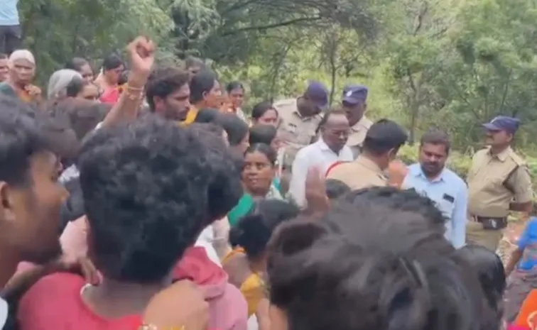 Pulivendula ZPTC Met Noothanapalle Village Voters Agitated