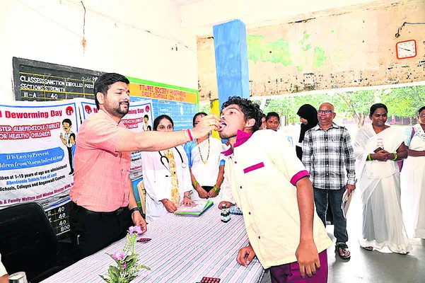 నులిపురుగుల నివారణకు ఆల్బెండజోల్ మాత్రలు