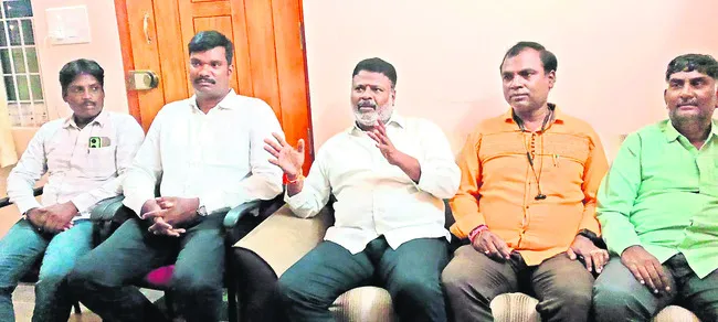 ఫీజు బకాయిలపై పోరుబాట