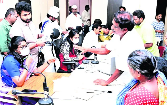 అర్జీల పరిష్కారంపై దృష్టి పెట్టాలి 
