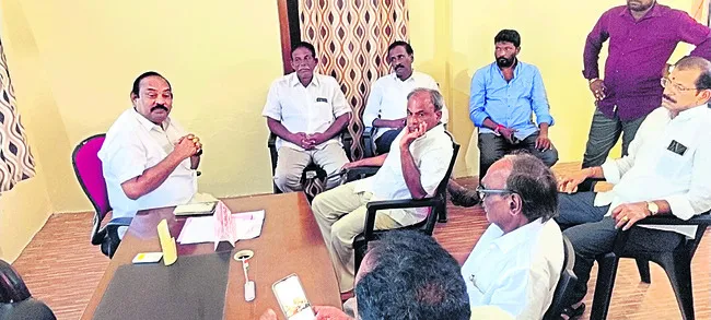 రాష్ట్రంలో గంజాయి రాజ్యమేలుతోంది 