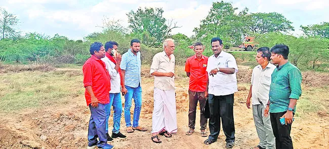 దళితుల భూముల్లో పెత్తనం చెలాయిస్తారా?