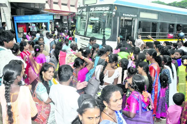 ఆర్టీసీ ‘స్పెషల్’ బాదుడు