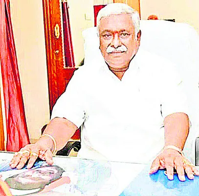 టీడీపీ నేతల ప్రోద్బలంతోనే మట్టి తవ్వకాలు