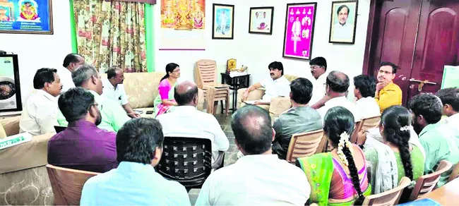 వసతిగృహాల్లో సమస్యల  పరిష్కారానికి కృషి  
