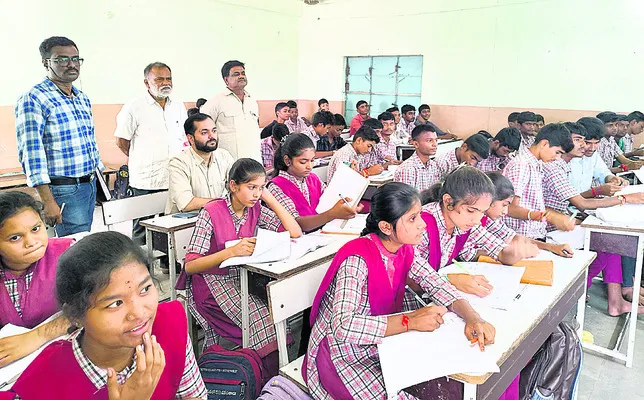 విద్యార్థులు గైర్హాజరు కాకుండా చూడాలి