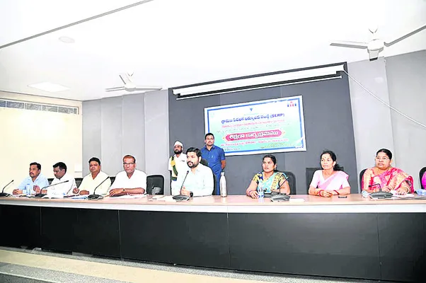 స్వయం సహాయక సంఘాలతో ఆర్థిక ఎదుగుదల