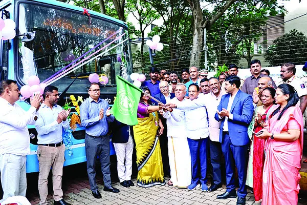 మెట్రో ఫీడర్ బస్సు సర్వీసులకు శ్రీకారం