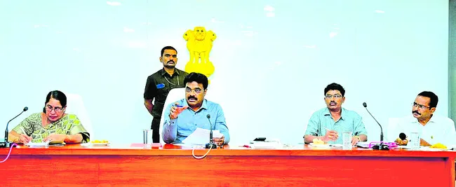 కార్మికుల సంక్షేమ బాధ్యత అధికారులదే..!